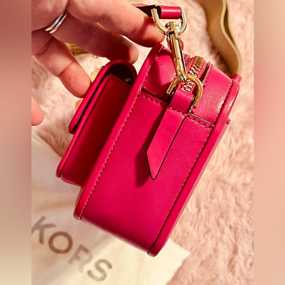 MICHAEL KORS HOT PINK RUNWAY CROSSBODY CAMERA BAG / STUDDED - Picture 8 of 16